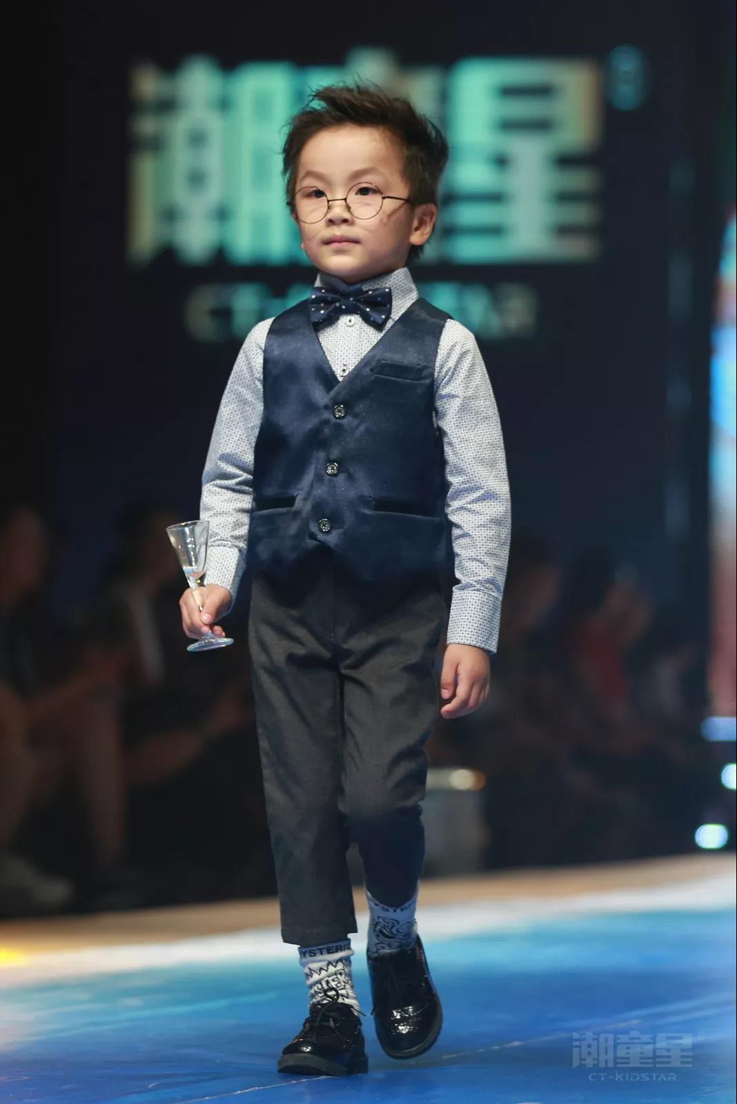 潮童星少儿模特走秀.jpg