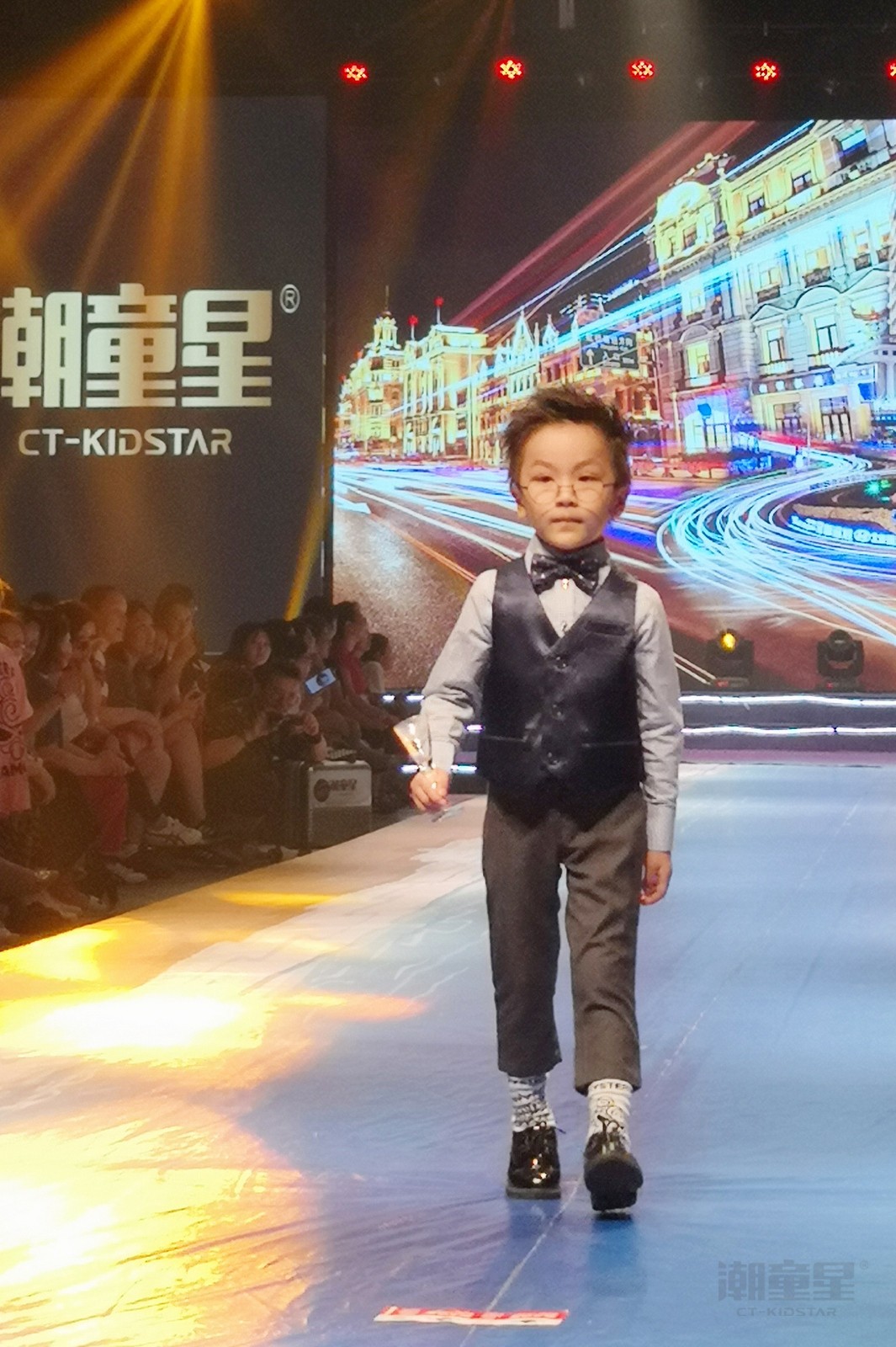 潮童星儿童模特走秀.jpg